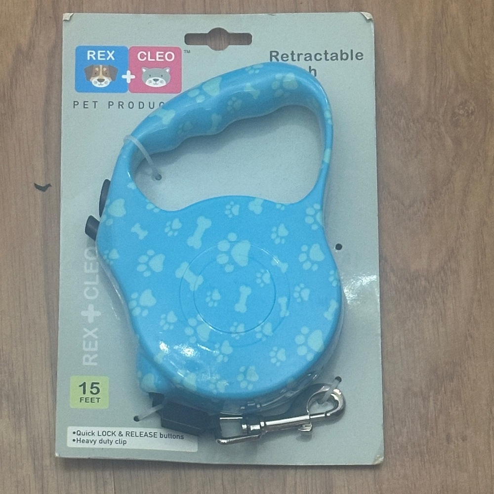 Rex + Cleo Blue Paw Print Retractable Cat Leash